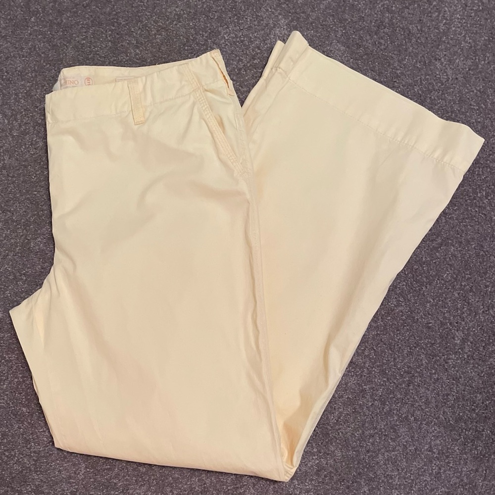 Light yellow wide leg pant.